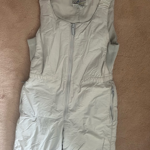 profile women’s small one piece 100% insulated snowsuit - Picture 5 of 7